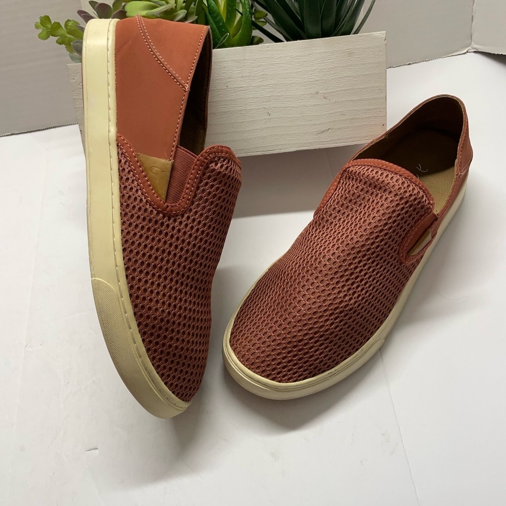 OluKai Brown and Cream Loafers Slip-Ons Casual Comfort